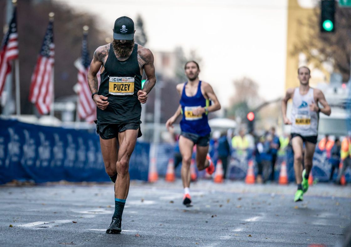 Tommy Rivers Puzey thi đấu trong Cuộc thi Marathon Quốc tế California 2019 vào ngày 8 tháng 12 tại Sacramento, California.