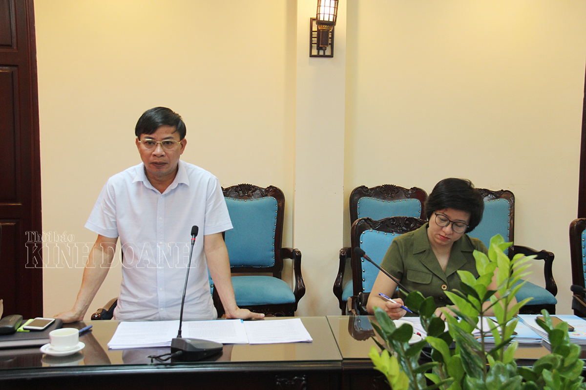 Chủ tịch Liên minh HTX tỉnh Thái Bình Trần Văn Toản báo cáo với Tổ chỉ đạo Đại hội số 1 về công tác chuẩn bị cho Đại hội.