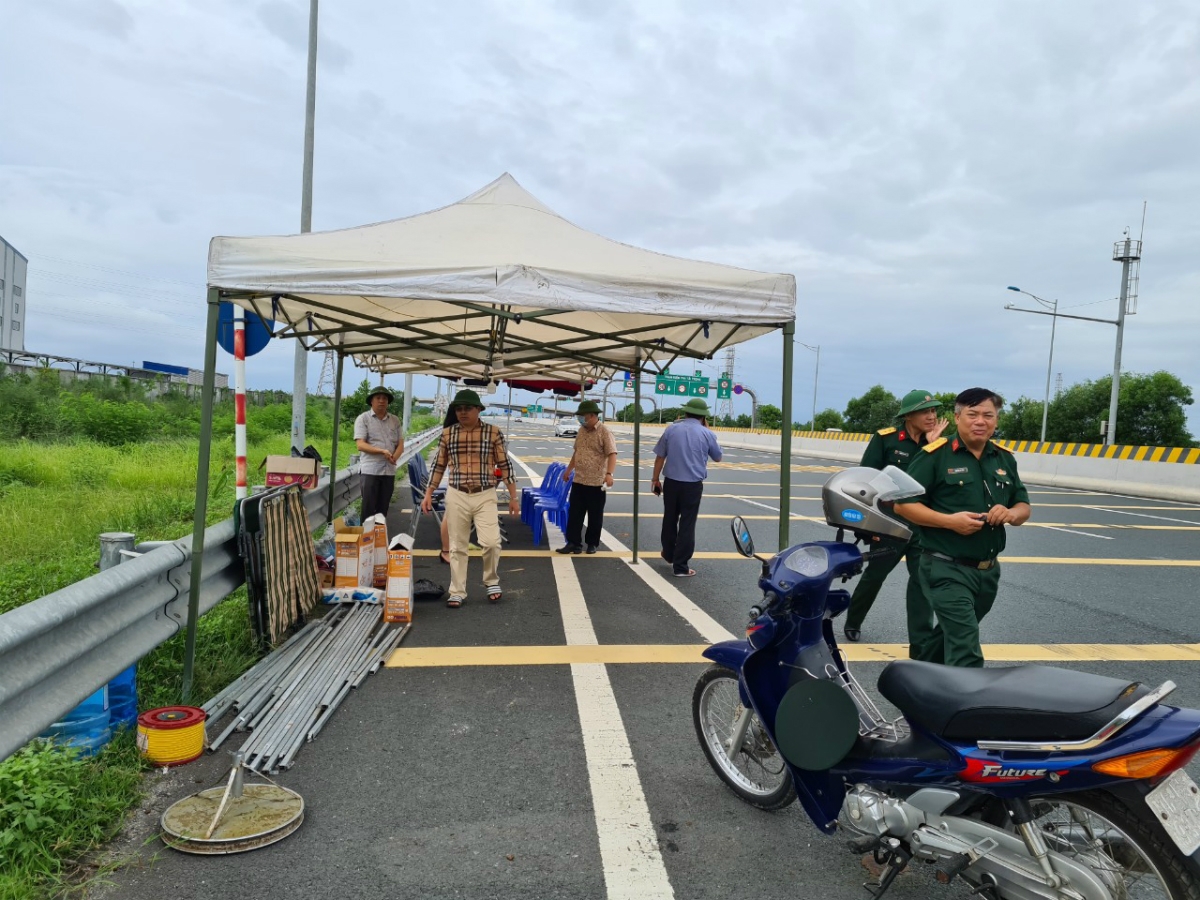 Tất cả các chốt phòng chống SARS - CoV2 tại Hải Phòng đã khẩn trương đi vào hoạt động ngay trong sáng nay.