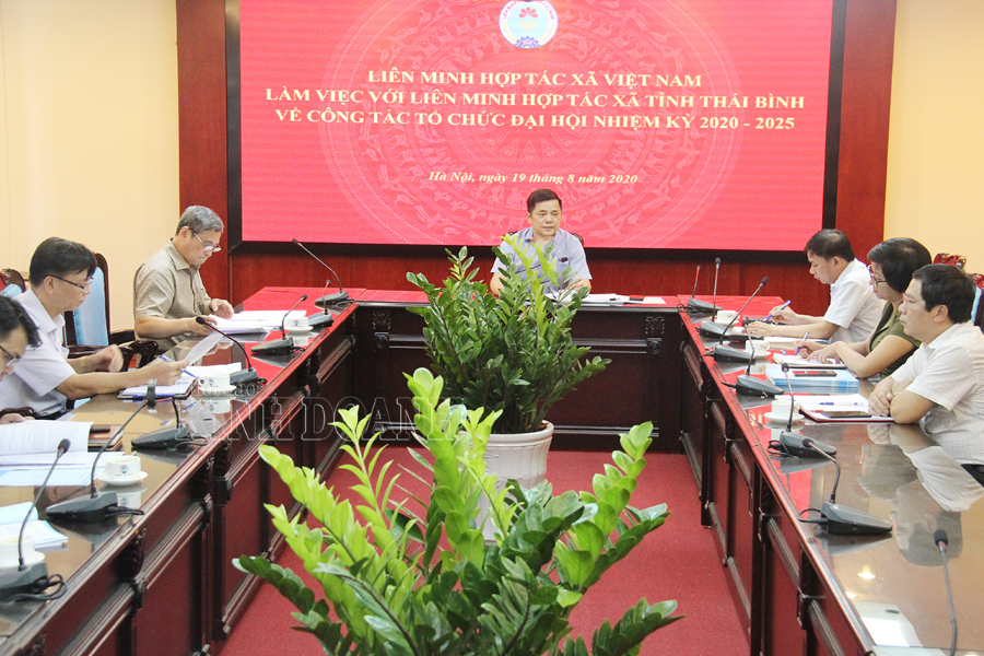 Phó Chủ tịch Liên minh HTX Việt Nam Nguyễn Văn Thịnh chủ trì buổi làm việc với Ban Thường vụ Liên minh HTX tỉnh Thái Bình về công tác tổ chức Đại hội.