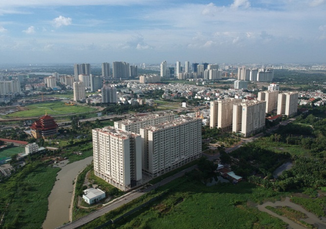 Hàng chục nghìn căn hộ chung cư và nền đất được TP.HCM bán đấu giá trong thời gian gần đây để thu hồi vốn ngân sách (Ành: Internet)