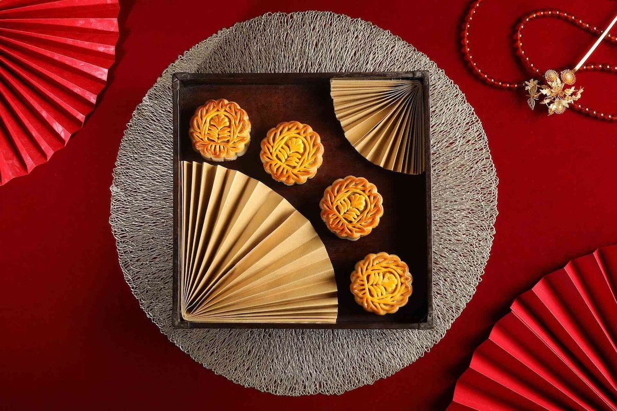 Những hộp bánh trung thu thiết kế theo cảm hứng nghệ thuật hấp dẫn khách hàng.