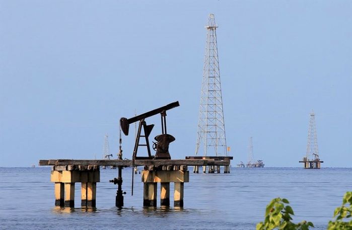 Giá dầu thô trên thị trường thế giới đang có xu hướng giảm.