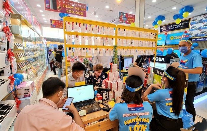 Tới cuối năm nay, Điện máy Xanh sẽ tăng tốc mở mới các siêu thị supermini, với khoảng 300 cửa hàng và doanh thu mục tiêu 500 tỷ đồng.