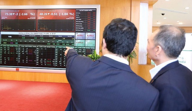 Dù đã tiến hành cổ phần hoá nhưng lượng vốn sở hữu của Nhà nước tại doanh nghiệp vẫn chiếm áp đảo khiến cổ phiếu trên sàn kém hấp dẫn.