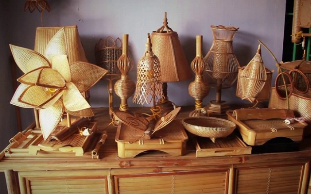 Các mặt hàng thủ công mỹ nghệ được đa dạng nhằm đáp ứng nhu cầu thị trường.