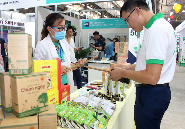 Giữa khó khăn do dịch Covid-19 càng đòi hỏi DN Việt cần thích ứng tốt với kinh doanh quốc tế.