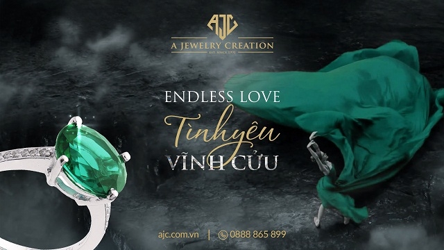 Trang sức gắn đá quý của AJC - A Jewelry Creation là một gợi ý món quà cưới tuyệt vời, cầu chúc cho cuộc sống lứa đôi sung túc và hạnh phúc dài lâu.