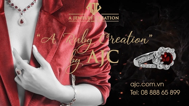 Dòng sản phẩm cao cấp A Jewelry Creation định vị rõ sứ mệnh kiến tạo các mẫu trang sức tinh tế, thời thượng và chất lượng, kế thừa danh tiếng của AJC suốt gần 30 năm qua.