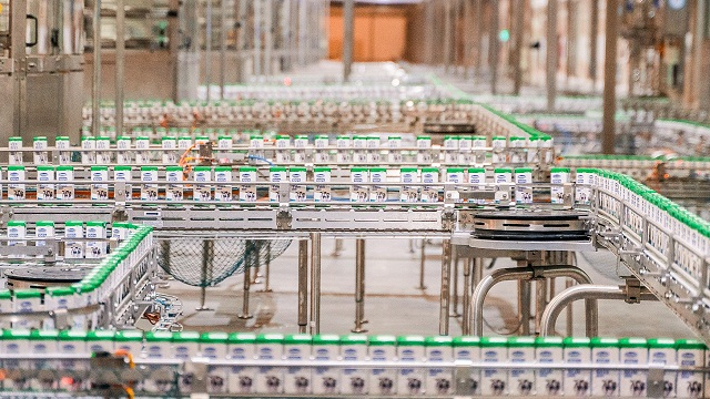 Các nhà máy của Vinamilk trên cả nước sẵn sàng đáp ứng đủ sữa học đường khi năm học mới bắt đầu.