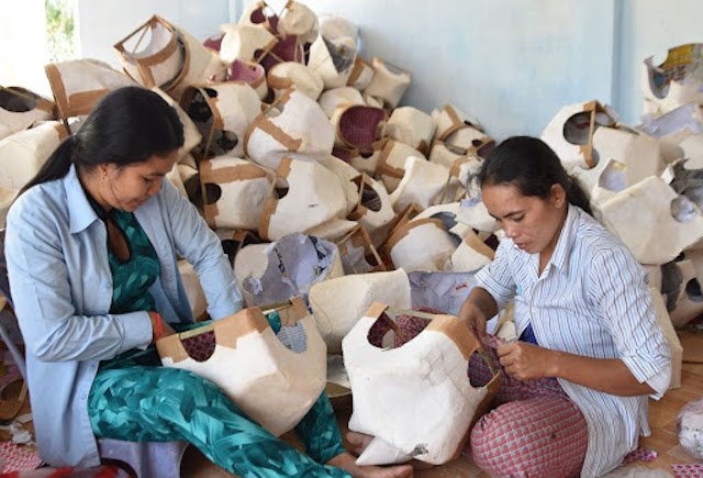 Huyện Trà Cú mở các lớp dạy nghề phù hợp nhằm tạo sinh kế cho lao động nữ ở nông thôn.