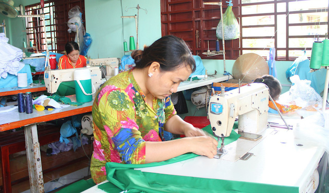 Huyện Đầm Dơi giúp người lao động tìm được việc làm ngay sau khi học xong lớp dạy nghề.