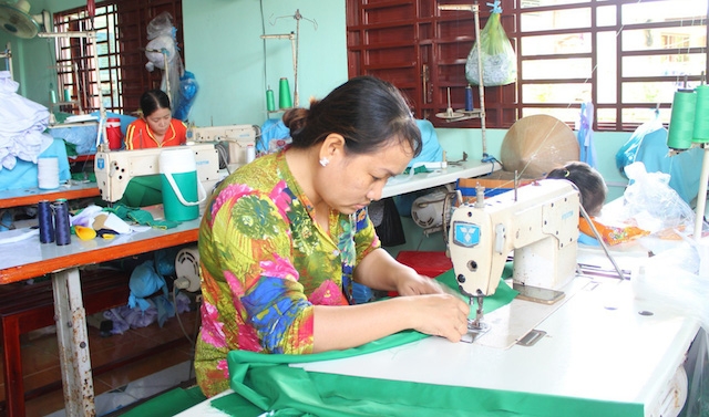 Huyện Đầm Dơi giúp người lao động tìm được việc làm ngay sau khi học xong lớp dạy nghề.