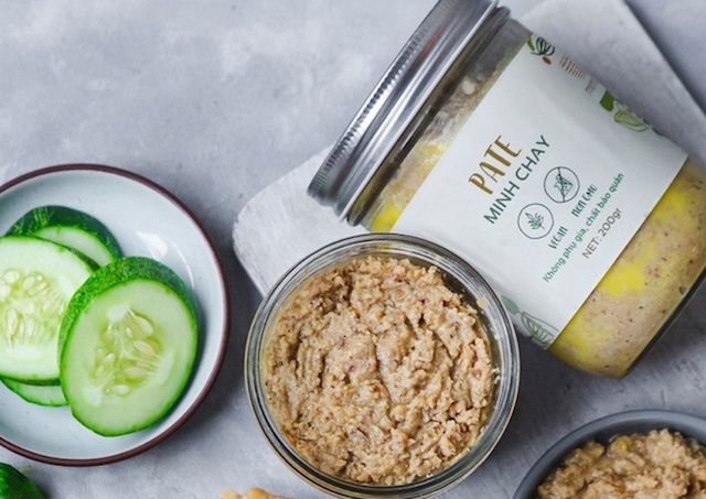 Chi cục Quản lý chất lượng nông, lâm sản và thủy sản Hà Nội cấp giấy chứng nhận đủ điều kiện kinh doanh cho Công ty TNHH Hai thành Viên Lối Sống Mới, sản xuất ra sản phẩm pate Minh Chay.