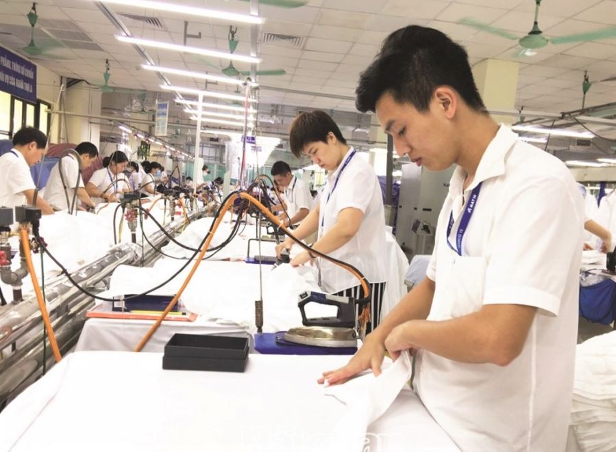 Sản xuất công nghiệp gặp nhiều khó khăn do dịch COVID-19 diễn biến phức tạp trên toàn cầu làm chuỗi cung ứng nguyên liệu đầu vào bị gián đoạn và thị trường tiêu thụ bị thu hẹp đáng kể.