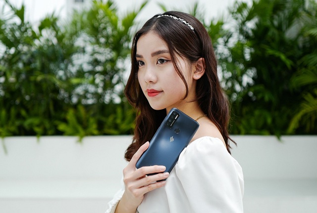 Tân binh Vsmart Live 4 tỏ ra vượt trội so với các đối thủ ở nhiều tiêu chí: màn hình, camera, pin, hiệu năng.