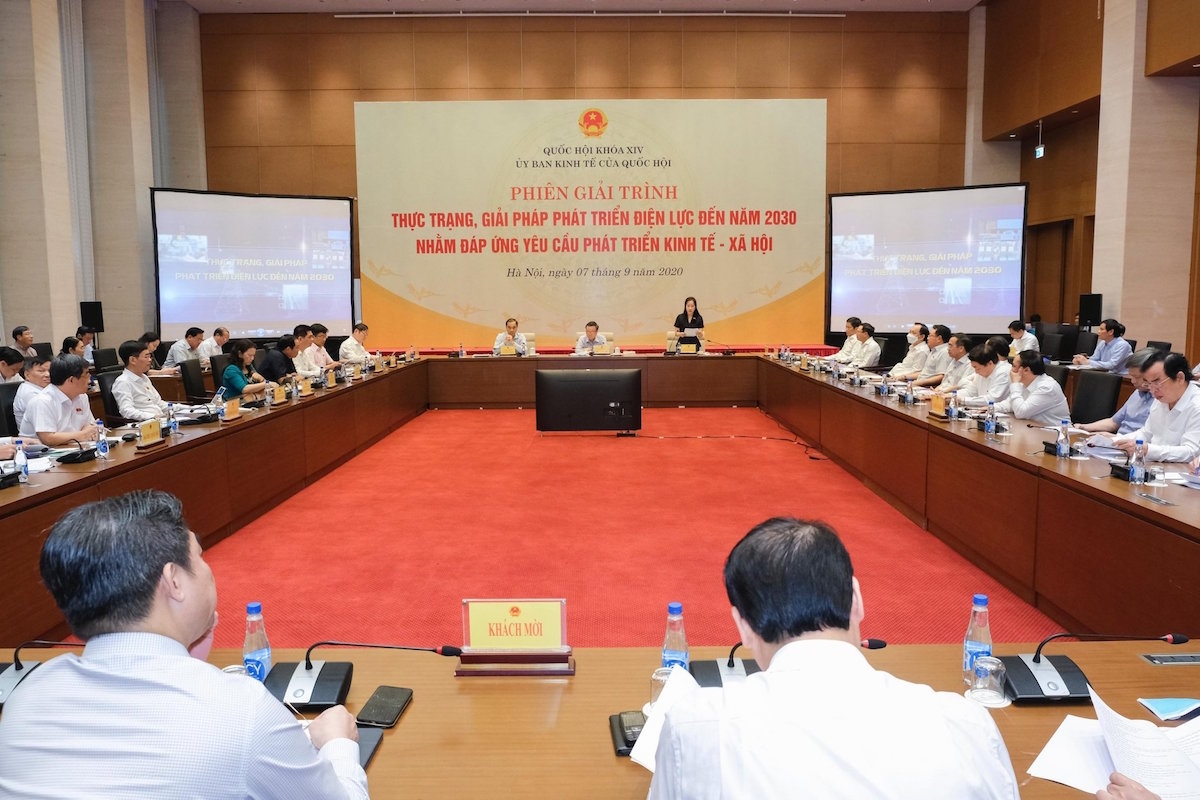 Phiên giải trình về thực trạng, giải pháp phát triển điện lực đến năm 2030.