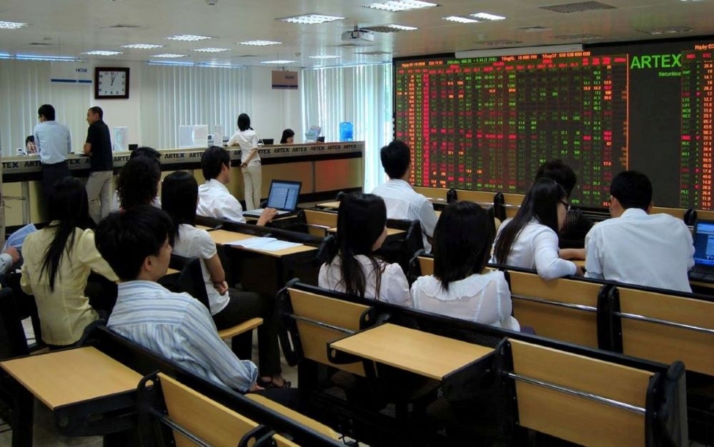 VN-Index giảm mạnh trong phiên đầu tuần, đi kèm với đó là việc thanh khoản gia tăng cho thấy áp lực bán khá mạnh (Ảnh Int)