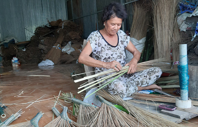 Để đảm bảo sinh kế cho người dân thì huyện Thoại Sơn chú trọng đào tạo nghề, đa dạng hóa hoạt động tạo thu nhập.
