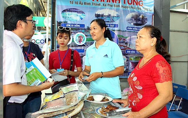 Gặp khó bởi Covid-19 lần 2, các hộ kinh doanh cần linh động chuyển đổi hình thức kinh doanh.