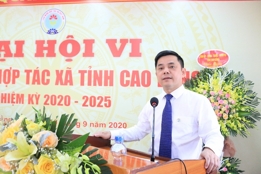 Phó Chủ tịch Liên minh HTX Việt Nam Nguyễn Văn Thịnh biểu dương kết quả đạt được trong nhiệm kỳ vừa qua của Liên minh HTX tỉnh Cao Bằng trong phát triển KTTT, HTX.