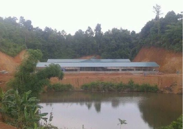 Trang trại được đặt xa khu dân cư để bảo đảm vệ sinh môi trường trong chăn nuôi.