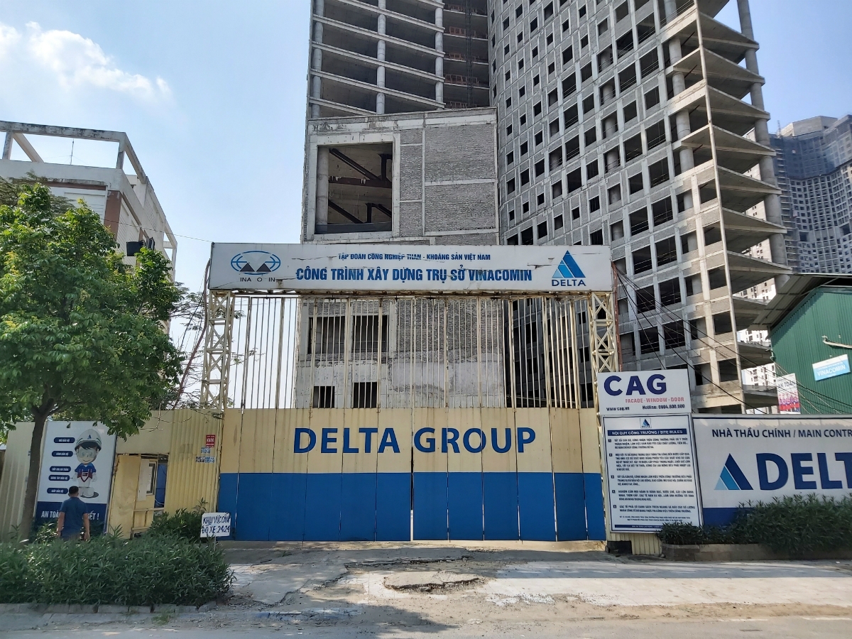 Dự án trụ sở của Vinacomin tại đất vàng ngã tư Dương Đình Nghệ - Trung Kính im lìm nhiều năm qua.