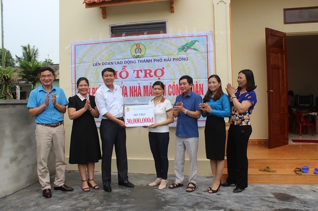 Chỉ tính riêng trong tháng công nhân, Qũy mái ấm công đoàn đã hỗ trợ xây mới, sửa chữa 16 nhà mái ấm công đoàn.