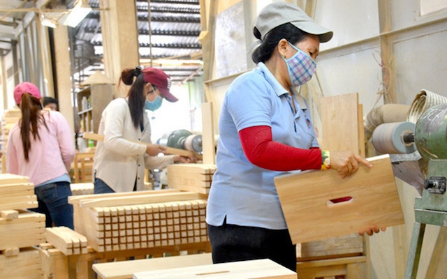 Tìm cách giảm rủi ro về gian lận thương mại cho ngành gỗ.