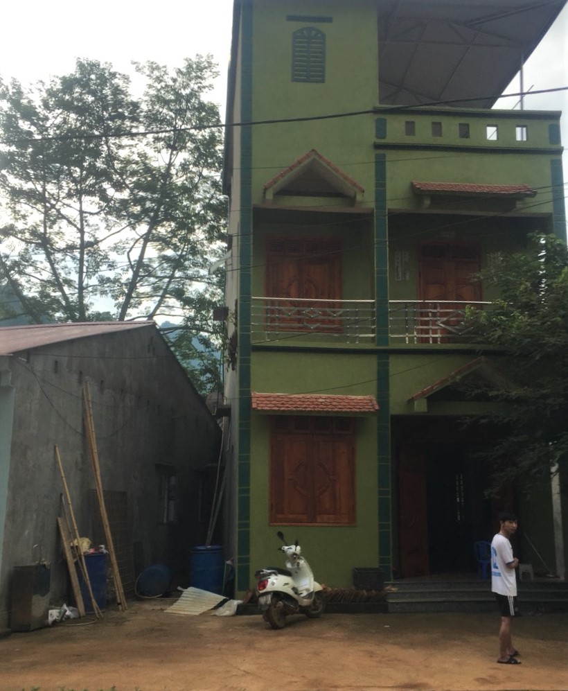 Nhờ gắn bó với nghề miến, nhiều thành viên trong HTX xây được nhà to cửa rộng.