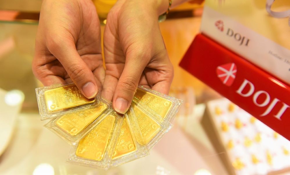 Giá vàng trong nước cũng đang bắt nhịp với đà tăng trên thị trường thế giới (Ảnh TL)