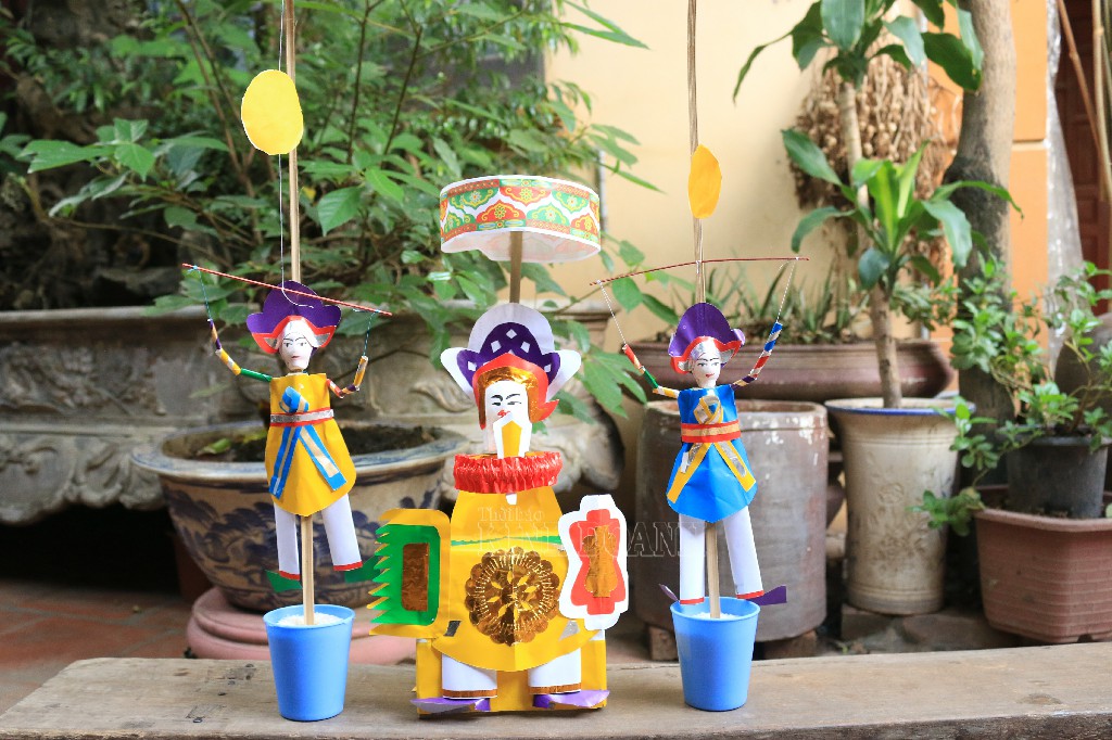 Mỗi bộ ông tiến sĩ giấy có giá dao động từ vài chục ngàn đến vài trăm ngàn, tùy theo kích thước.