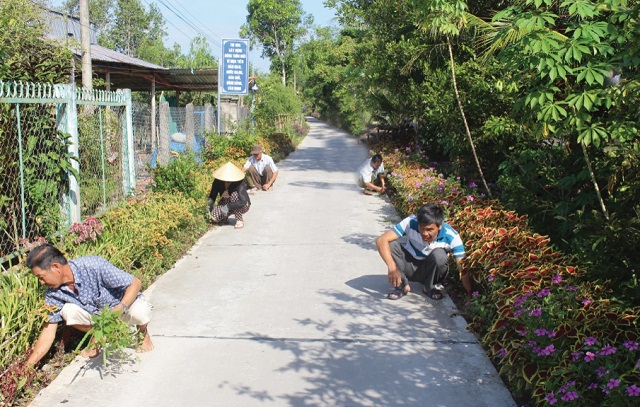 Người dân chung tay xây dựng nông thôn mới.