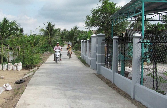 Hệ thống đường giao thông được chú trọng đầu tư nhằm thúc đẩy kinh tế xã hội.