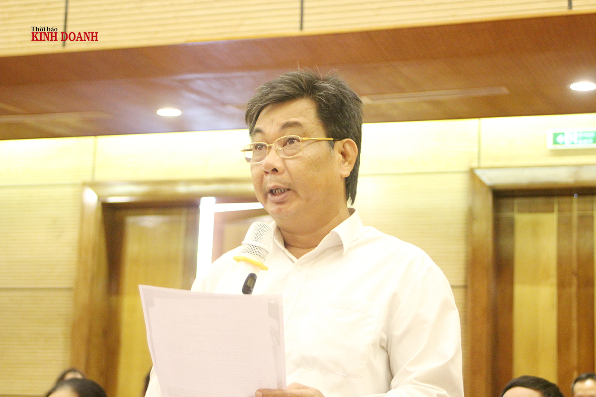 Ông Nguyễn Văn Binh – Chủ tịch HĐQT HTX dịch vụ nông nghiệp Vinh Phú, trình bày tham luận.