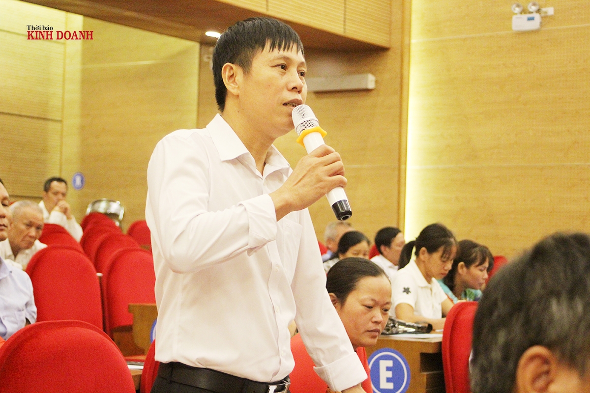 Ông Vũ Đức Thuận - Chủ tịch Quỹ tín dụng nhân dân xã Thanh Xuân đưa ra các đề xuất tại hội nghị.