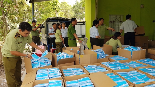 Nhiều vụ gian lận thương mại với mặt hàng khẩu trang y tế được phát hiện, xử lý trong thời gian qua.