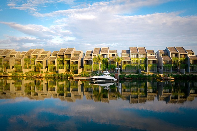 Casamia tái hiện hình ảnh một Hội An thứ 2 mềm mại và tinh tế bên sông Cổ Cò xanh mát.