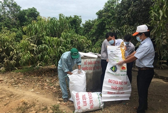 Thu gom vỏ thuốc bảo vệ thực vật đã được các thành viên quan tâm và thực hiện nhằm bảo đảm quá trình sản xuất.
