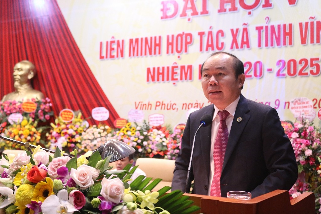 Chủ tịch Liên minh HTX Việt Nam Nguyễn Ngọc Bảo đánh giá cao kết quả đạt được trong nhiệm kỳ vừa qua của Liên minh HTX tỉnh Vĩnh Phúc trong phát triển KTTT, HTX.