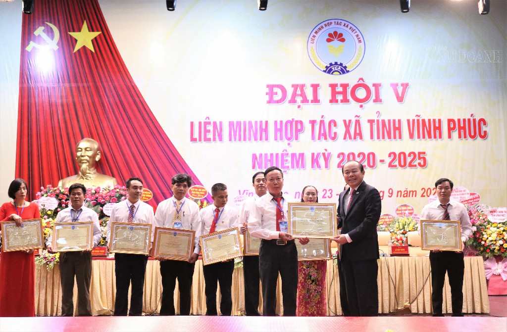 Các HTX tiêu biểu, điển hình được nhận Bằng khen của Liên minh HTX Việt Nam.