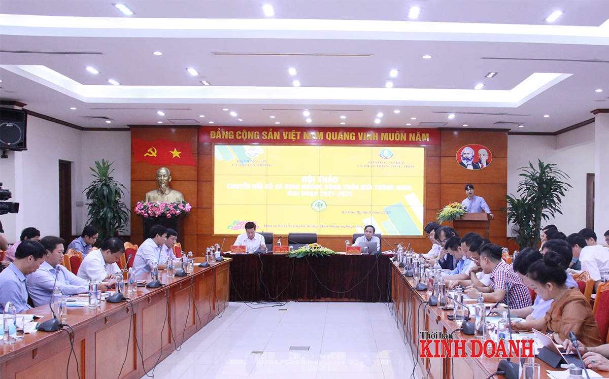 Các đại biểu cho rằng cần hỗ trợ người dân, HTX ứng dụng công nghệ số để từng bước xóa nhòa khoảng cách giữa nông thôn và đô thị.