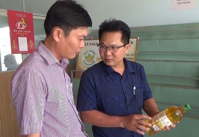Dầu đậu phộng Xuân Phước được các cấp ngành đánh giá cao về chất lượng.