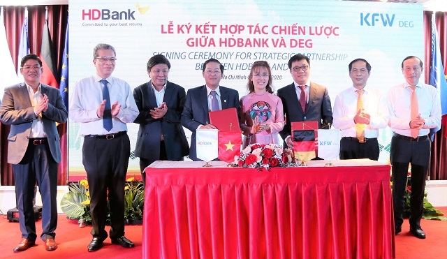 HDB ký kết hợp đồng phát hành trái phiếu chuyển đổi và hợp tác chiến lược với DEG.