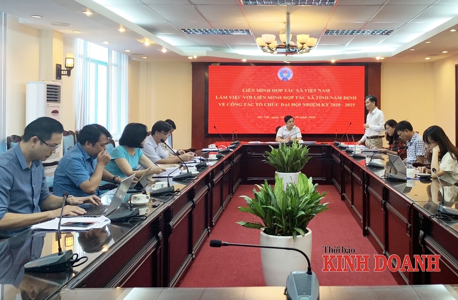 Phó Chủ tịch Liên minh HTX Việt Nam Nguyễn Văn Thịnh, làm việc với Ban thường vụ Liên minh HTX tỉnh Nam Định về công tác tổ chức Đại hội nhiệm kỳ 2020-2025.