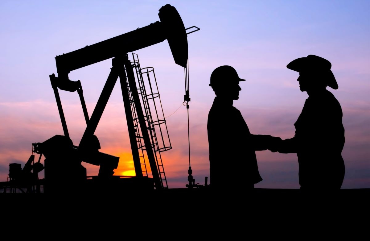 Những quan ngại ngày càng sâu sắc về triển vọng phục hồi kinh tế toàn cầu kéo giá dầu thô thế giới giảm mạnh (Ảnh: Int)