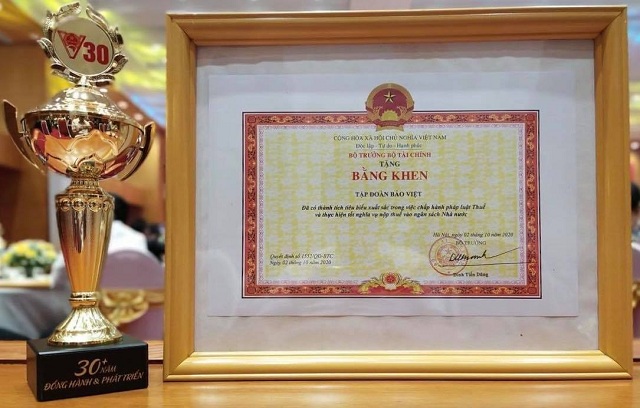 Kỷ niệm chương của Bộ tài chính trao cho Tập đoàn Bảo Việt.