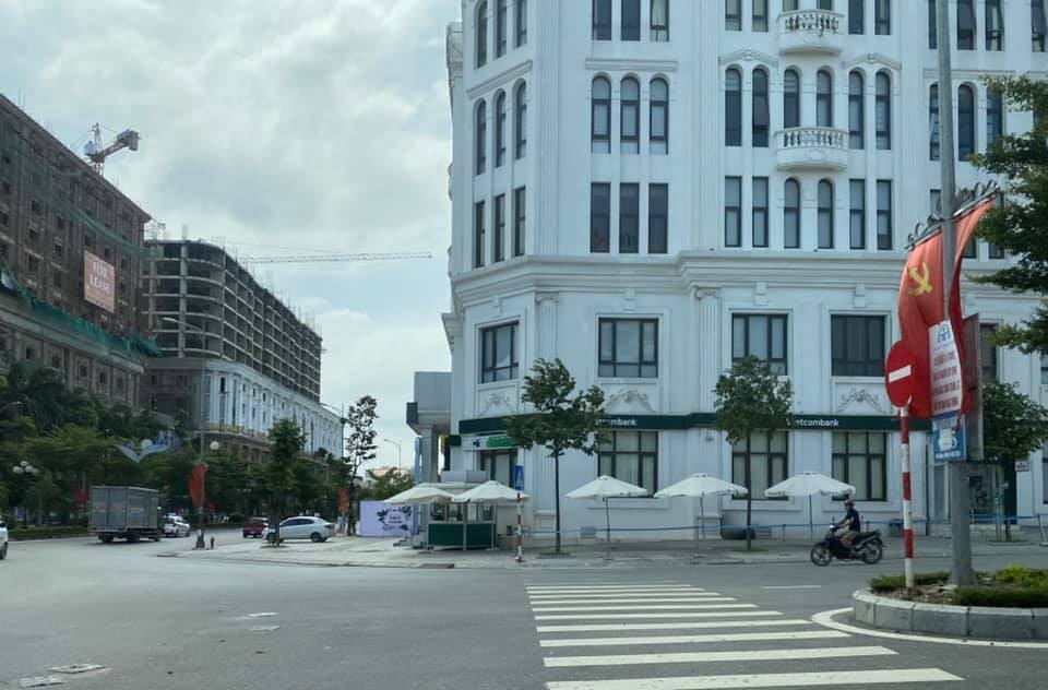 Nhiều nhà đầu tư vẫn lựa chọn bất động sản là kênh đầu tư chủ yếu.