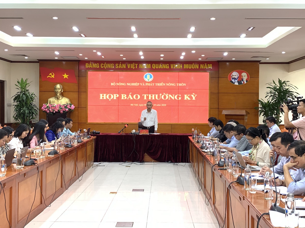 Thứ trưởng Bộ NN&PTNT Phùng Đức Tiến chủ trì họp báo quý III/2020.