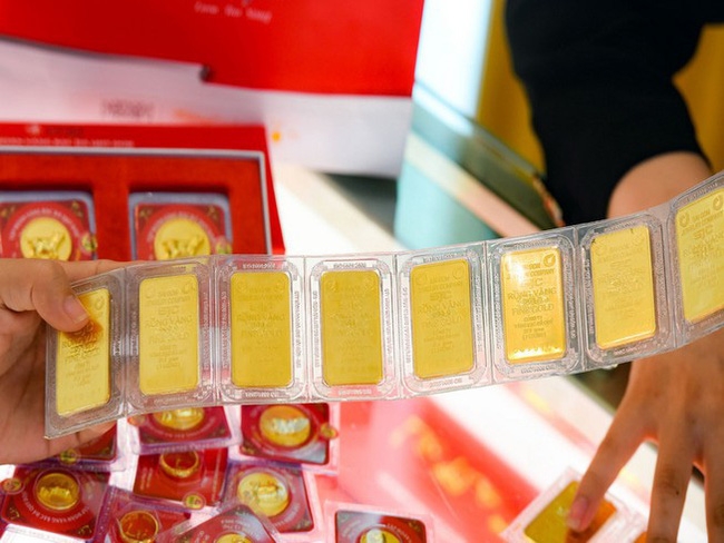 Giá vàng trong nước neo cao dù sức mua yếu. (Ảnh: Int)